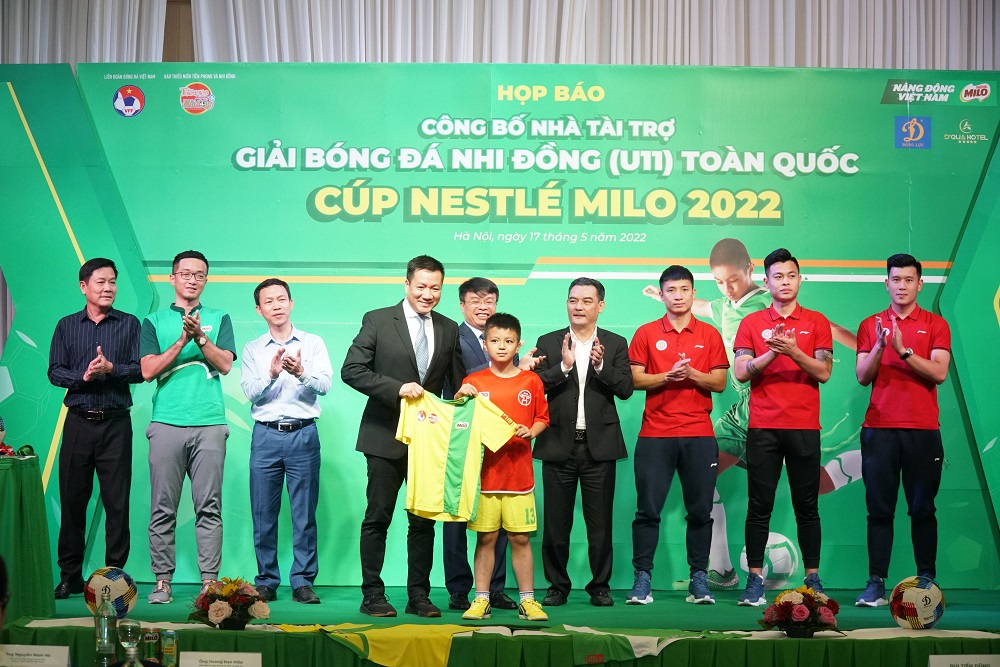 Nestl&eacute; MILO sẽ t&agrave;i trợ nhiều hạng mục của giải như: kinh ph&iacute; tổ chức, trang tr&iacute; nh&agrave; thi đấu, đồng phục thi đấu, sữa v&agrave; nước uống c&ugrave;ng giải thưởng cho c&aacute;c cầu thủ v&agrave; đội b&oacute;ng - Ảnh: Nestl&eacute; MILO