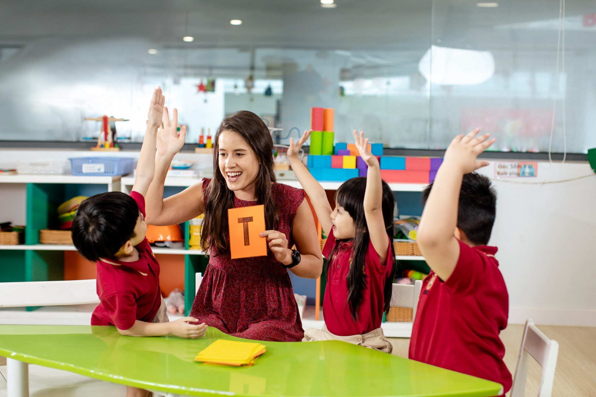 Trang bị nền tảng kiến thức v&agrave; kỹ năng Nghe, N&oacute;i, Đọc, Viết tiếng Anh trong những ng&agrave;y h&egrave; để chuẩn bị sẵn s&agrave;ng cho năm học mới - Ảnh: VAS