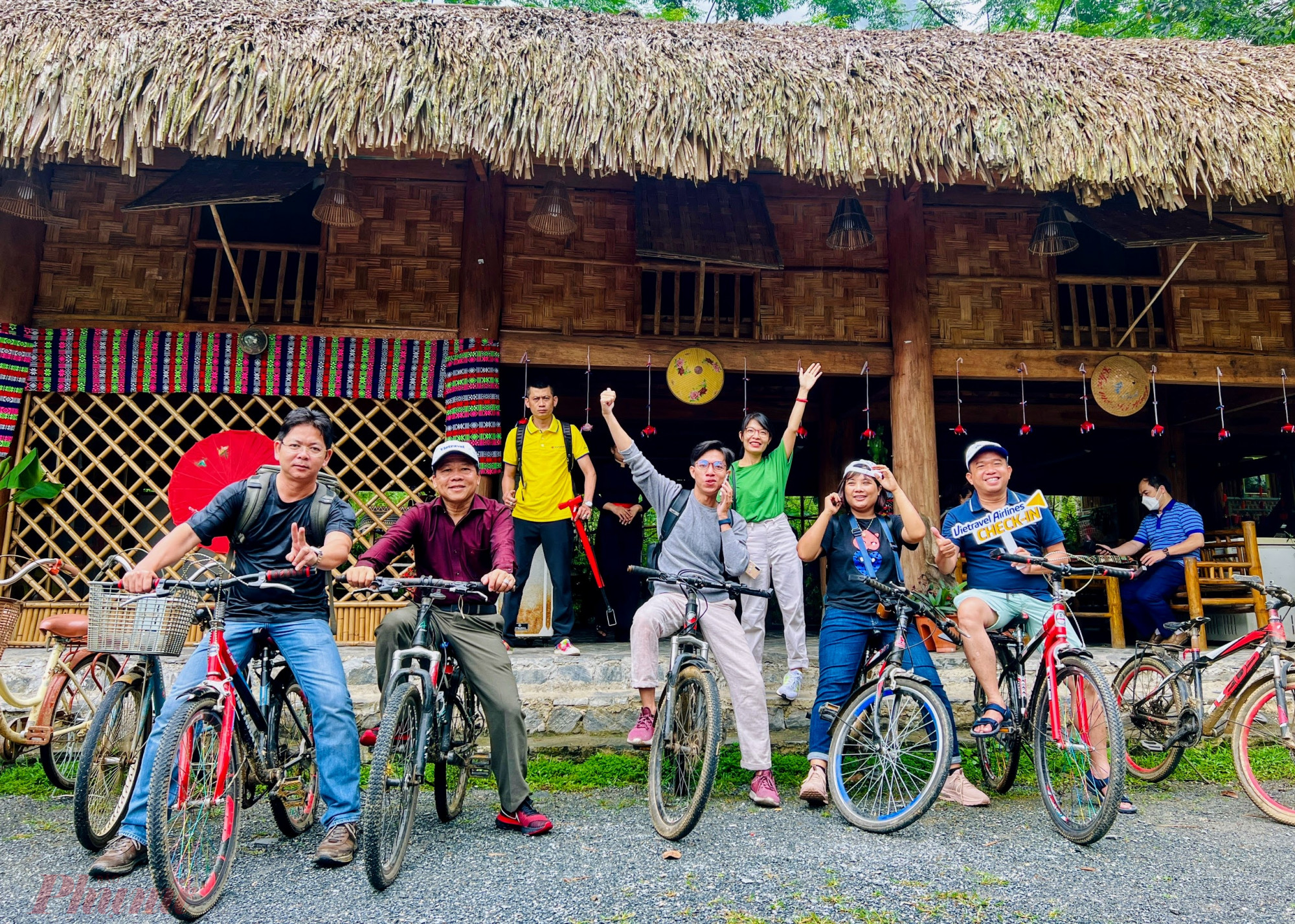 Tại homestay Nạm Đ&iacute;p v&agrave; Bản Bon du kh&aacute;ch được homestay trang bị xe đạp để tiện di chuyển quanh khu vực l&agrave;ng người T&agrave;y tại Nạm Đ&iacute;p, thị trấn Lăng Can.