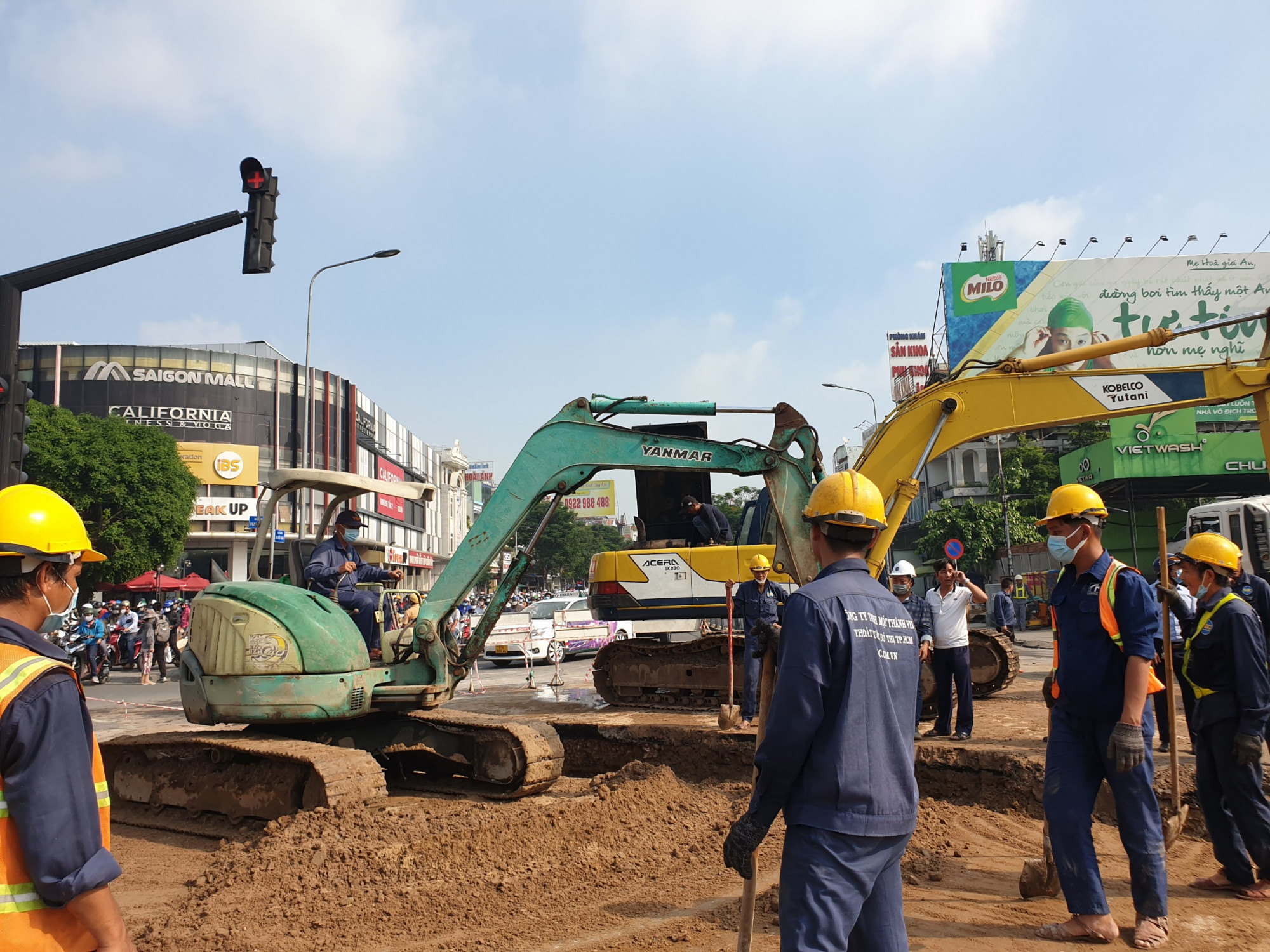 H&agrave;ng chục khối đất đ&aacute; được 