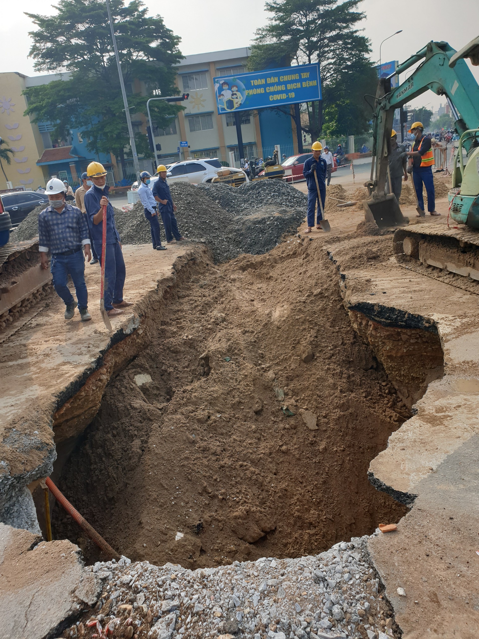 Hố c&oacute; chiều d&agrave;i 20m