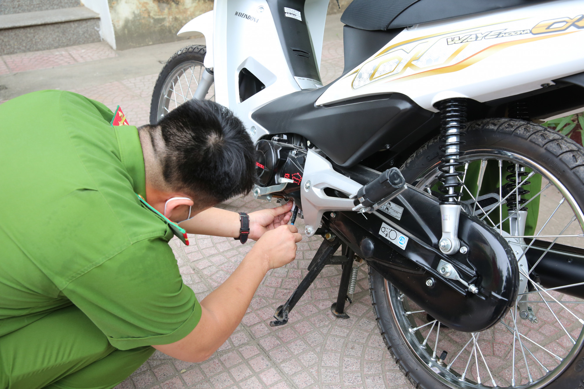 C&ocirc;ng an th&agrave;nh phố H&agrave; Nội đ&atilde; ho&agrave;n tất tập huấn nghiệp vụ v&agrave; bố tr&iacute; đủ trang thiết bị, m&aacute;y m&oacute;c cho lực lượng c&ocirc;ng an của 183 x&atilde; thuộc c&aacute;c huyện ngoại th&agrave;nh.