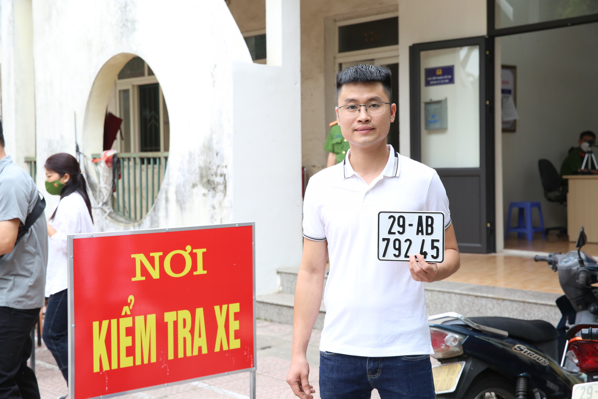Theo Cục Cảnh s&aacute;t Giao th&ocirc;ng, chủ trương thực hiện đăng k&yacute;, cấp biển số đối với xe m&ocirc; t&ocirc;, xe gắn m&aacute;y (kể cả xe m&aacute;y điện) tại c&ocirc;ng an x&atilde; tr&ecirc;n to&agrave;n quốc nhằm giảm tối đa chi ph&iacute; x&atilde; hội trong qu&aacute; tr&igrave;nh thực hiện dịch vụ c&ocirc;ng cũng như tăng cường c&ocirc;ng t&aacute;c quản l&yacute; hướng về cơ sở&hellip;