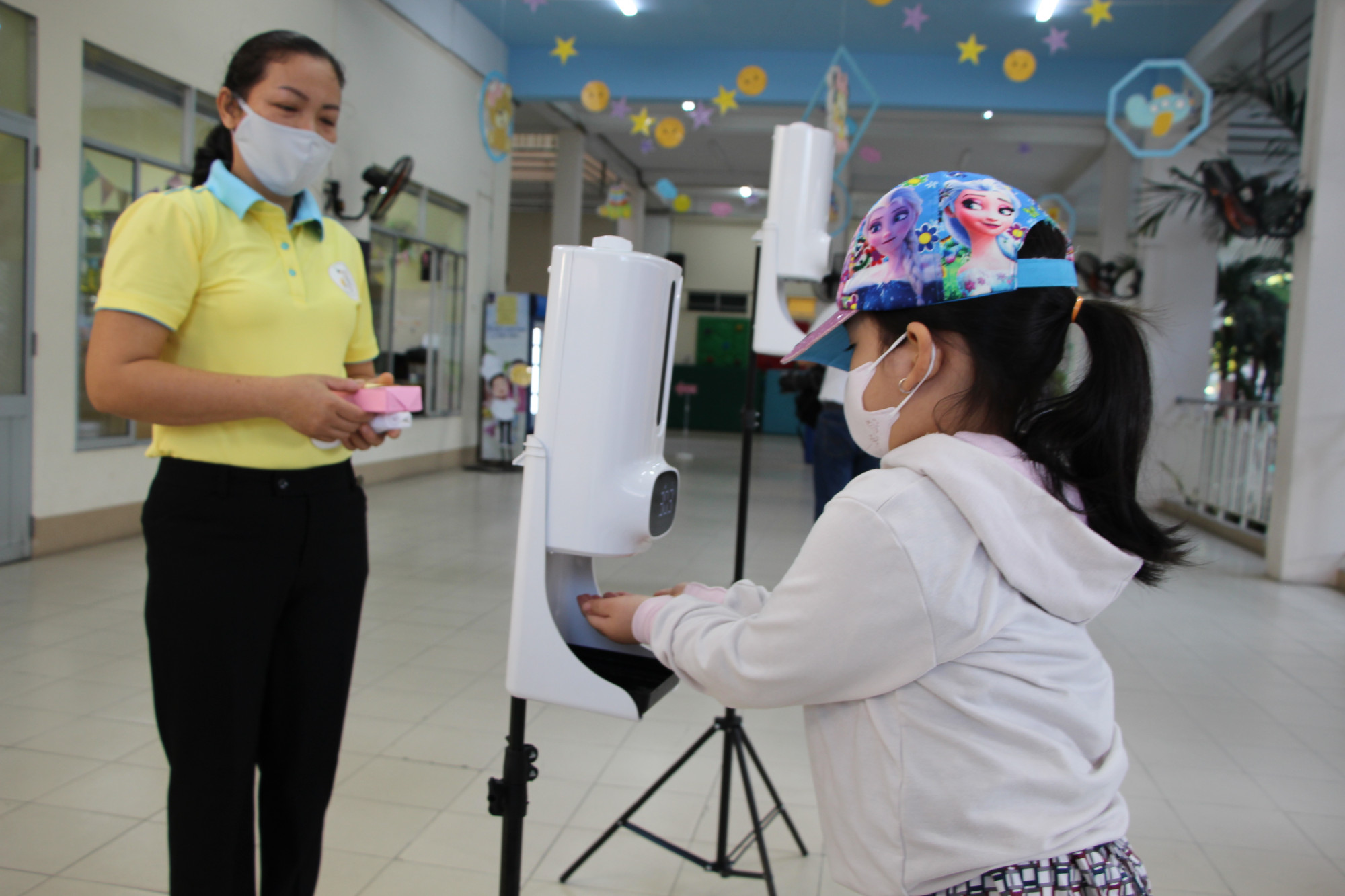 Từ 21/5, trường học tại TPHCM sẽ dừng khai b&aacute;o y tế nội địa