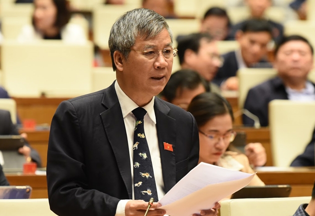 ĐBQH Nguyễn Anh Tr&iacute; b&agrave;y tỏ sự chia sẻ khi ng&agrave;nh y đ&atilde; vất vả trong gần 3 năm chống dịch nhưng c&oacute; rất nhiều sai s&oacute;t