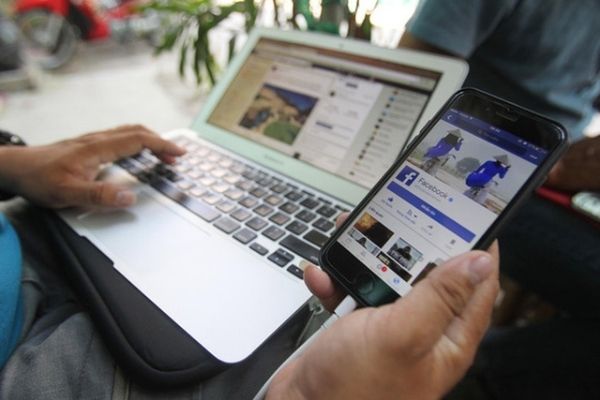 Nhiều đối tượng đ&aacute;nh v&agrave;o l&ograve;ng tham v&agrave; nhu cầu kiếm tiền của mẹ bỉm sữa tr&ocirc;ng con tại nh&agrave;.