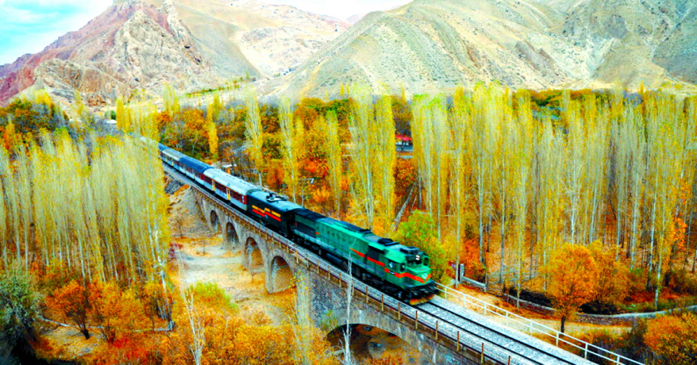 Đường sắt xuy&ecirc;n Iran d&agrave;i 1.394km l&agrave; một kỳ c&ocirc;ng kỹ thuật, một trong 33 địa điểm vừa được th&ecirc;m v&agrave;o danh s&aacute;ch Di sản Thế giới của UNESCO