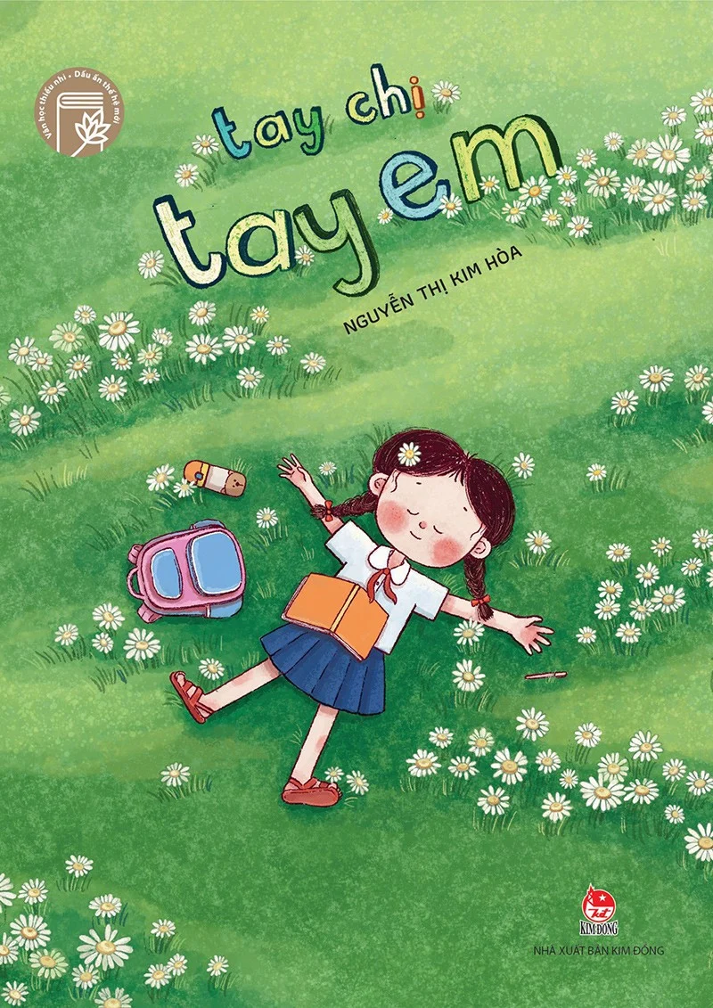 T&aacute;c phẩm Tay chị tay em của nh&agrave; văn Nguyễn Thị Kim H&ograve;a vừa được t&aacute;i bản