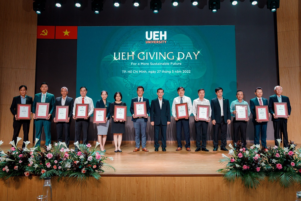 Những suất học bổng được trao tặng sẽ g&oacute;p phần ph&aacute;t triển gi&aacute;o dục, n&acirc;ng cao chất lượng đ&agrave;o tạo t&agrave;i năng trẻ, gi&uacute;p c&aacute;c bạn y&ecirc;n t&acirc;m theo đuổi ước mơ - Ảnh: HDBank