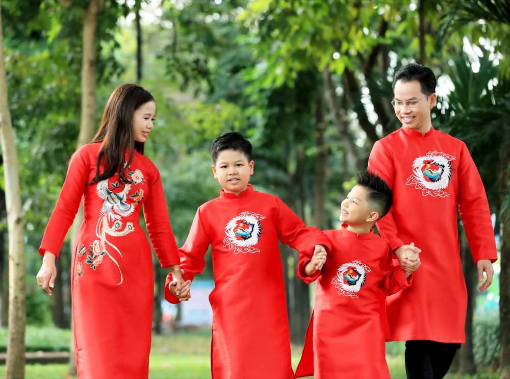 Gia đ&igrave;nh nhỏ lu&ocirc;n rộn vang tiếng cười của tiến sĩ B&ugrave;i Hồng Qu&acirc;n