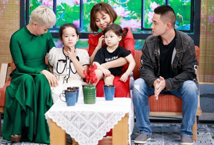 C&ocirc; Hạnh l&agrave; người kết nối c&aacute;c con, ch&aacute;u lại với nhau th&agrave;nh một gai đ&igrave;nh trọn vẹn. Ảnh: internet
