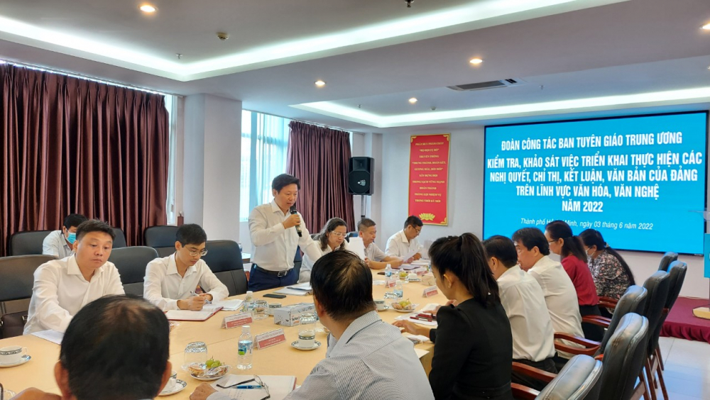 Đo&agrave;n c&ocirc;ng t&aacute;c của Ban Tuy&ecirc;n gi&aacute;o trung ương l&agrave;m việc với Li&ecirc;n hiệp c&aacute;c Hội Văn học nghệ thuật TPHCM.