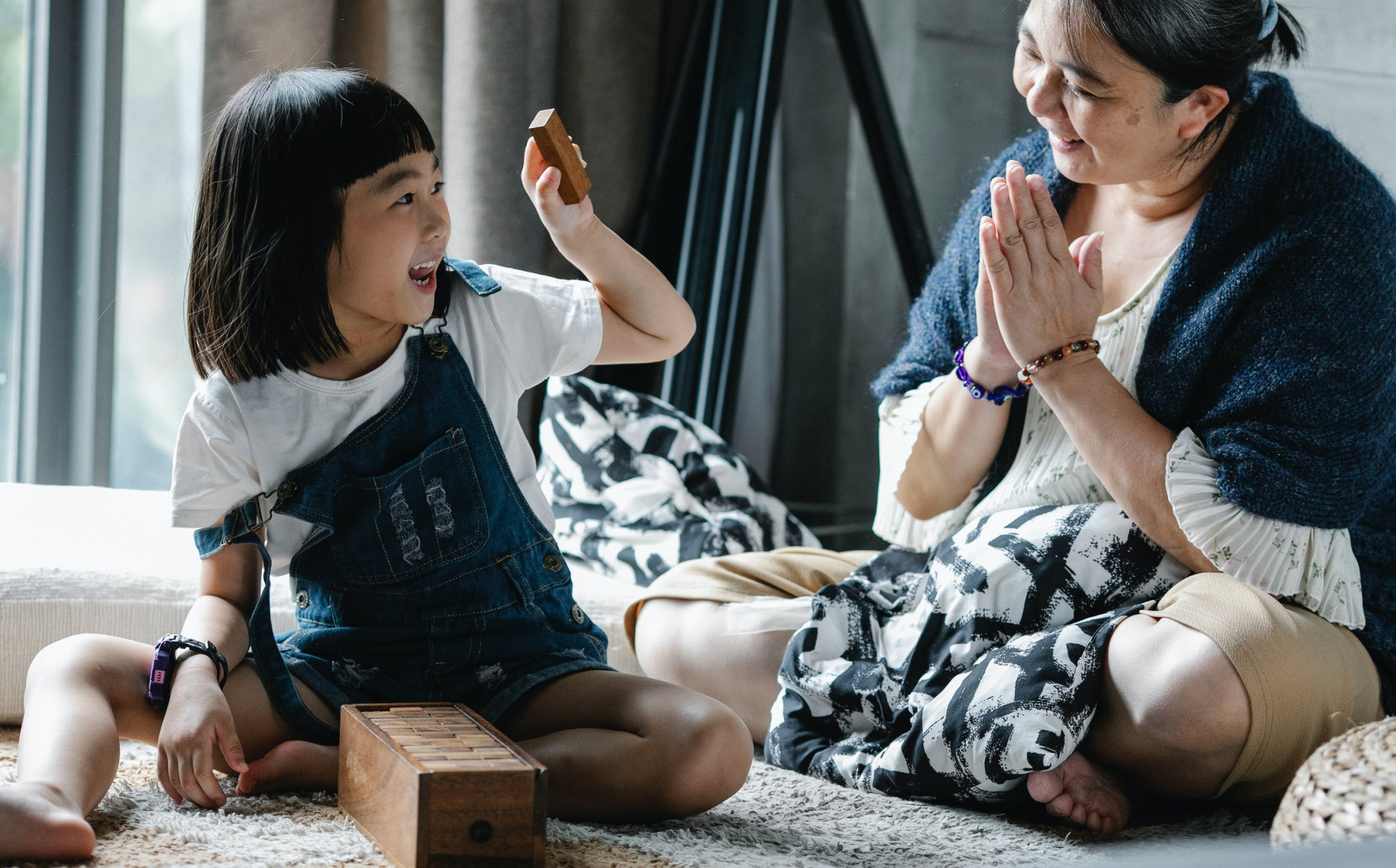 Con n&iacute;t n&agrave;o cũng quậy x&aacute;m trời, chăm ch&uacute;ng rất cực (Ảnh minh họa)