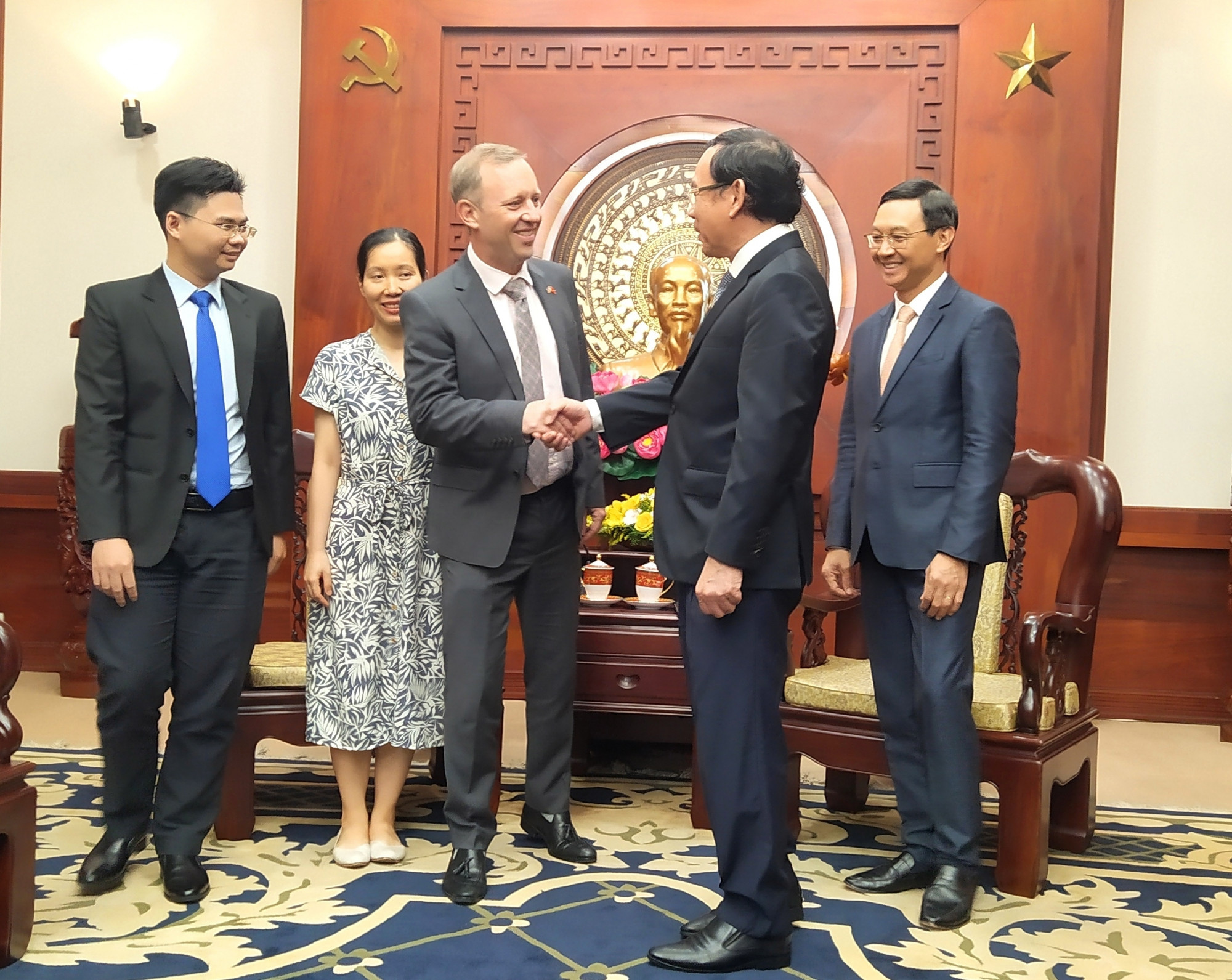 B&iacute; thư b&agrave;y tỏ sự cảm k&iacute;ch trước khả năng n&oacute;i tiếng Việt tr&ocirc;i chảy của ng&agrave;i Đại sứ, đồng thời gửi lời mời &ocirc;ng đến thăm T&acirc;y Ninh nếu c&oacute; dịp trở lại Việt Nam