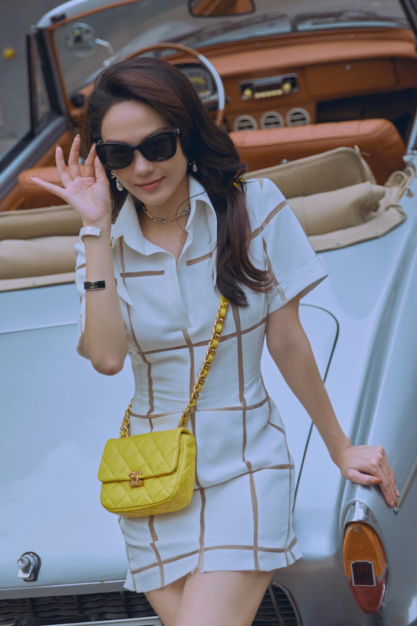 Với niềm đam m&ecirc; t&uacute;i x&aacute;ch bất tận, Minh Hằng thường xuy&ecirc;n tậu cho bản th&acirc;n những mẫu t&uacute;i mới nhất. V&agrave; hiển nhi&ecirc;n những thiết kế t&uacute;i x&aacute;ch size trở th&agrave;nh xu hướng xuyến suốt từ đầu năm 2022 cũng kh&ocirc;ng ngoại lệ.