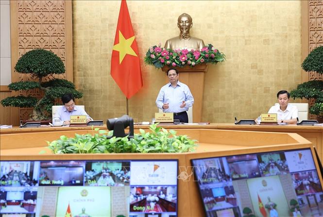 Thủ tướng Ch&iacute;nh phủ Phạm Minh Ch&iacute;nh chủ tr&igrave; phi&ecirc;n họp