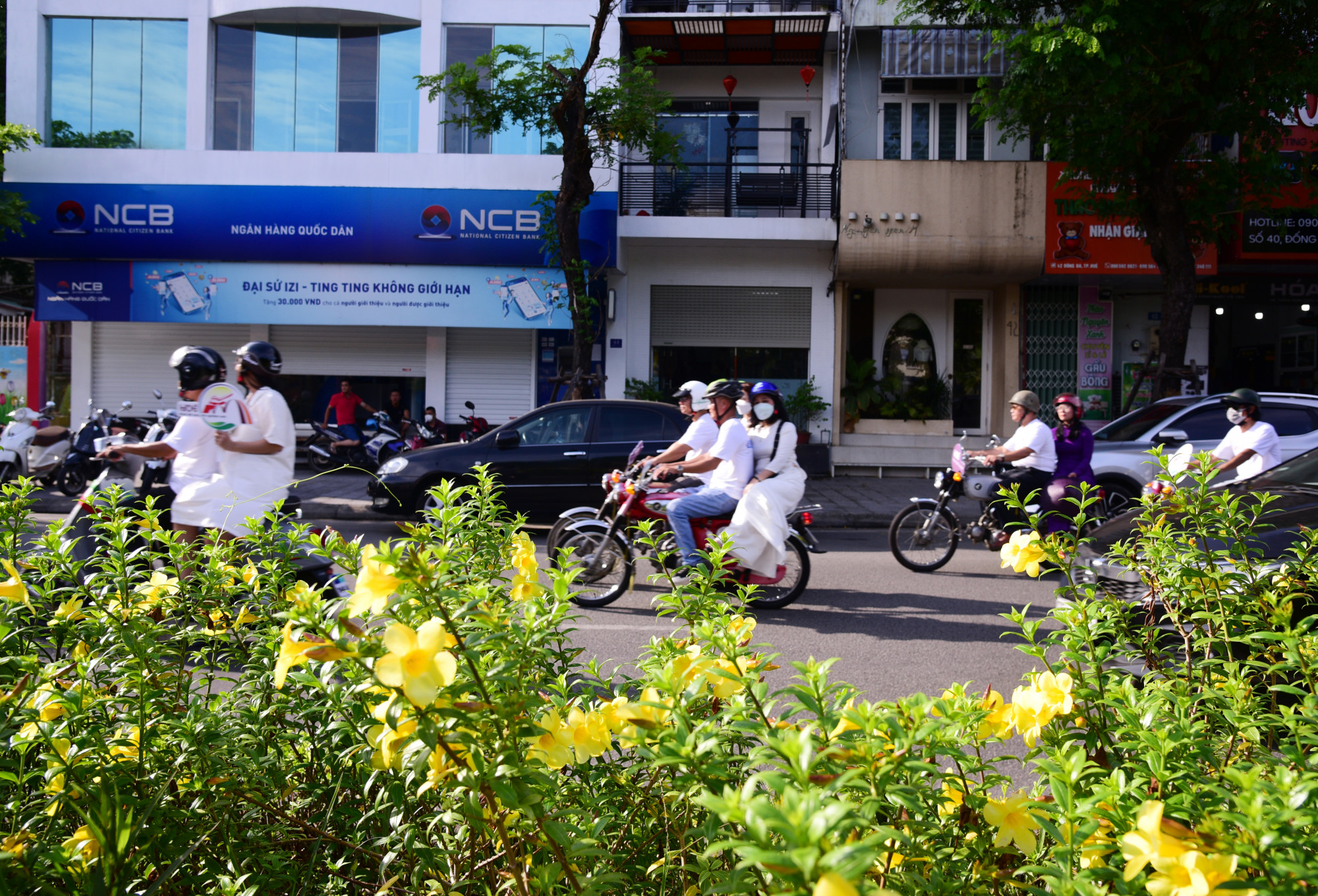 Niềm vui của c&aacute;c th&agrave;nh vi&ecirc;n tham gia đo&agrave;n diễu h&agrave;nh xe cổ