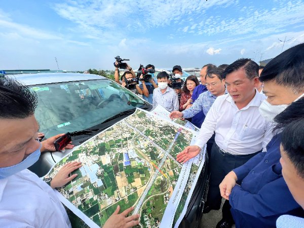 TPHCM cần một chiếc &aacute;o mới, vượt trội hơn chiếc &aacute;o Nghị quyết 54 (ảnh: Mạnh Linh)