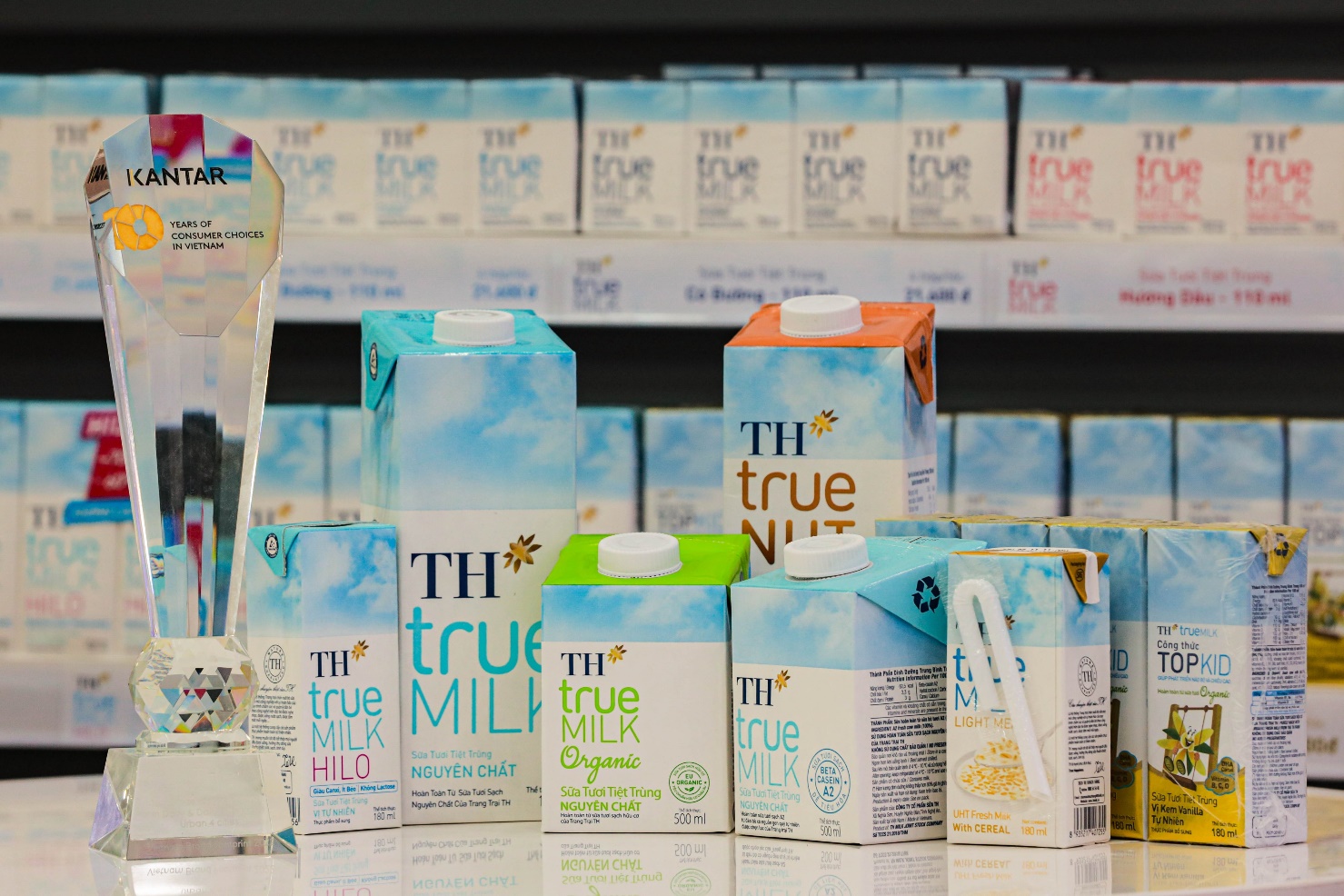 Thương hiệu TH true MILK đứng thứ 2 trong Top 10 Thương hiệu được người ti&ecirc;u d&ugrave;ng Việt Nam lựa chọn nhiều nhất khu vực th&agrave;nh thị