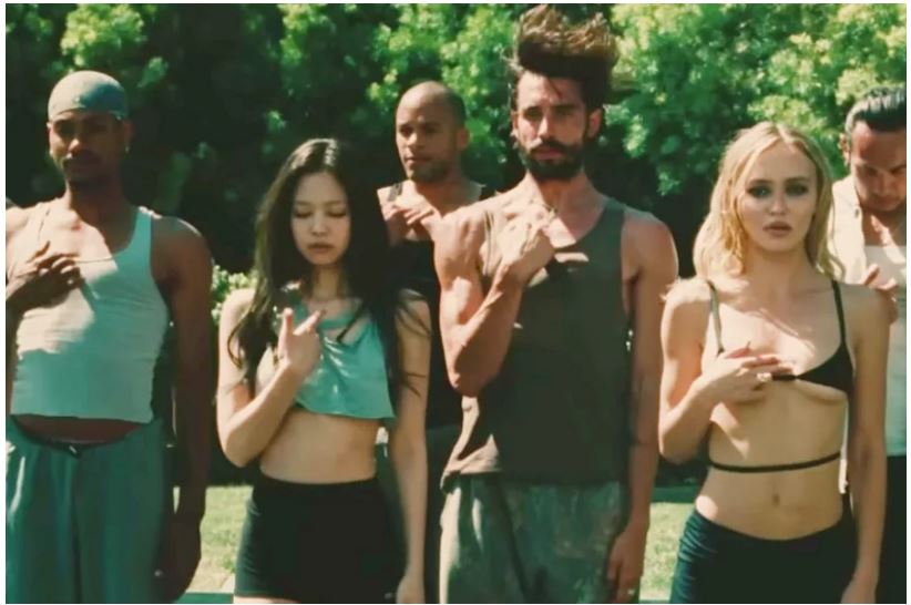 H&igrave;nh ảnh g&acirc;y sốt của Jennie trong đoạn trailer phim The idol.
