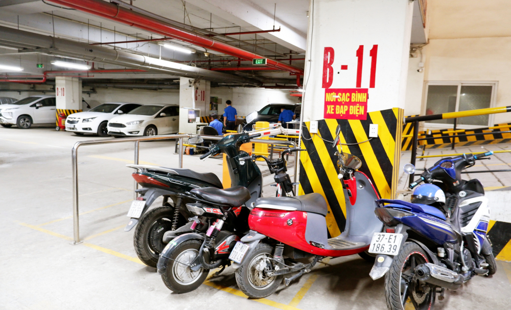 Khu vực sạc pin cho xe đạp điện tại chung cư Hà Đô, Q.Gò Vấp, TP.HCM