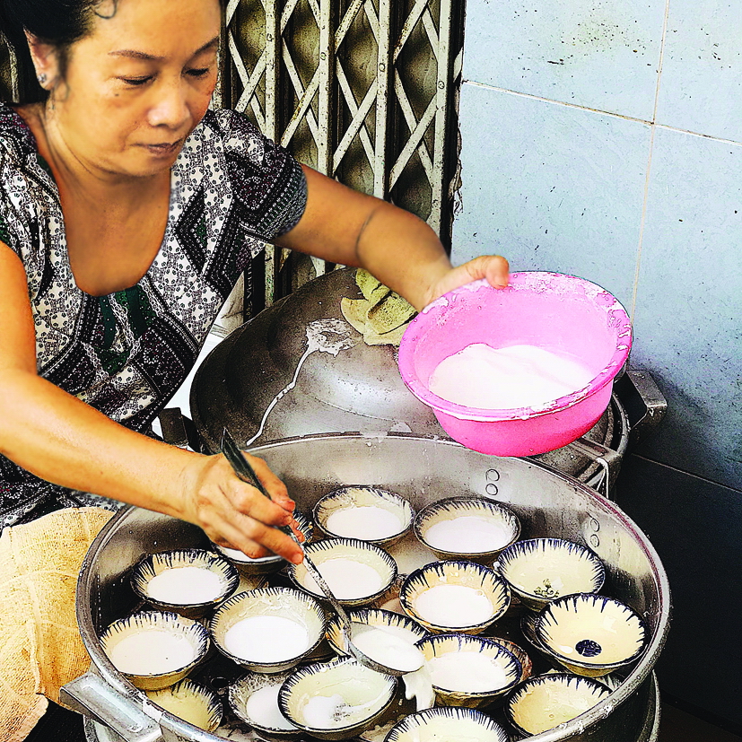 M&oacute;n b&aacute;nh b&egrave;o vốn kh&ocirc;ng hiếm ở đất S&agrave;i G&ograve;n nhưng kh&ocirc;ng nhiều nơi giữ được phong c&aacute;ch xứ Quảng như ở đ&acirc;y 
