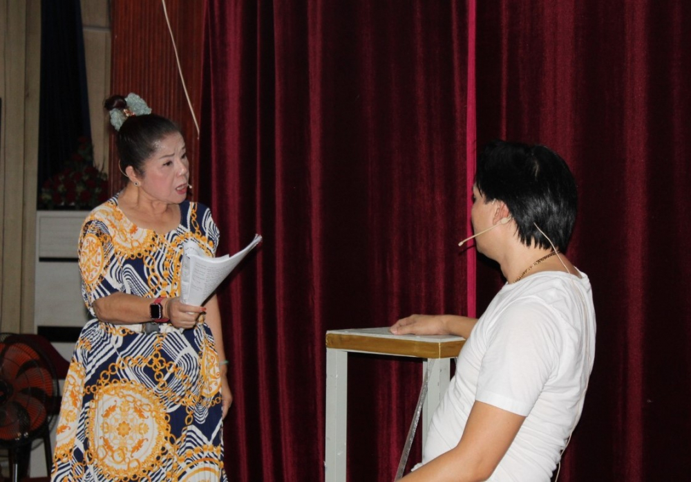 NSND Thoại Mi&ecirc;u cũng quyết định cạnh tranh với người em chuy&ecirc;n trị vai độc m&ugrave;i của m&igrave;nh l&agrave; NSƯT Thoại Mỹ.