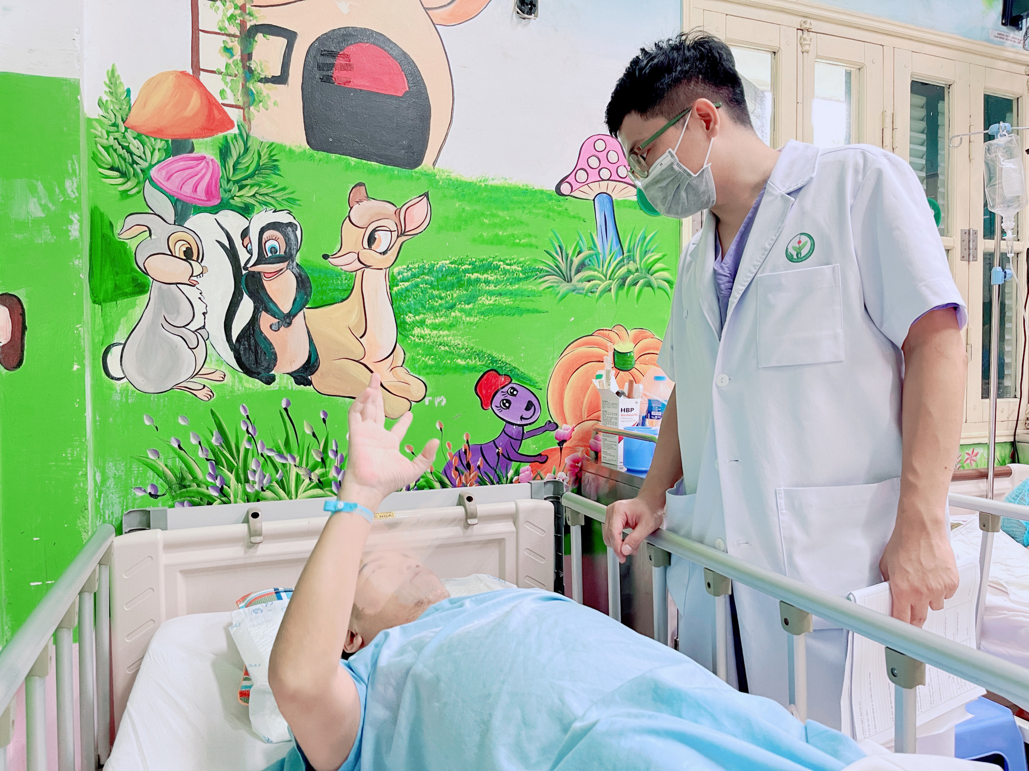 Nam bệnh nh&acirc;n 40 tuổi su&yacute;t m&ugrave; v&igrave; khối u sọ l&agrave;nh t&iacute;nh
