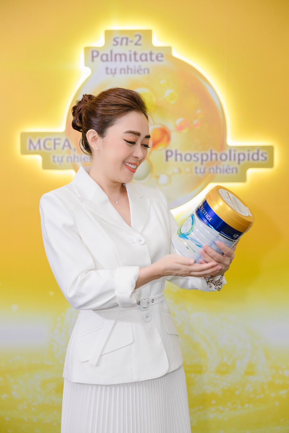 &ldquo;Friso Prestige chứa lớp sữa v&agrave;ng tăng cường miễn dịch l&agrave; bước ph&aacute;t triển đột ph&aacute; của nh&atilde;n h&agrave;ng Friso với sứ mệnh lu&ocirc;n mang đến nhựng sản phẩm tốt nhất cho trẻ từ những năm th&aacute;ng đầu đời để b&eacute; c&oacute; sự khởi đầu ho&agrave;n hảo&rdquo;, b&agrave; Trương Huỳnh Diễm Chi, đại diện nh&atilde;n h&agrave;ng Friso chia sẻ - Ảnh: Friso
