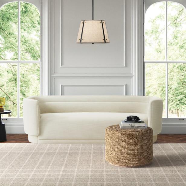 B&oacute;ng cong Ghế sofa c&oacute; tay vu&ocirc;ng v&agrave; ghế c&oacute; điểm nhấn h&igrave;nh hộp nằm ở ph&iacute;a sau, v&agrave; thế giới thiết kế đang kỷ niệm tất cả mọi thứ đều cong v&agrave;o m&ugrave;a thu năm 2022. Đồ nội thất dốc, cong v&agrave; kh&ocirc;ng đối xứng đ&atilde; trở n&ecirc;n phổ biến v&agrave;o những năm 70 v&agrave; kiểu d&aacute;ng mềm mại đang trở th&agrave;nh một c&acirc;u chuyện trở lại lớn. 50 năm sau. Mang những đường n&eacute;t duy&ecirc;n d&aacute;ng v&agrave;o thiết kế của bạn với đồ nội thất nổi bật như b&agrave;n c&agrave; ph&ecirc; kiểu th&aacute;c nước, tủ quần &aacute;o h&igrave;nh v&ograve;m hoặc ghế sofa cong. Điểm thưởng nếu bạn chọn vải bọc hợp thời trang như vải bọc hoặc vải giả.
