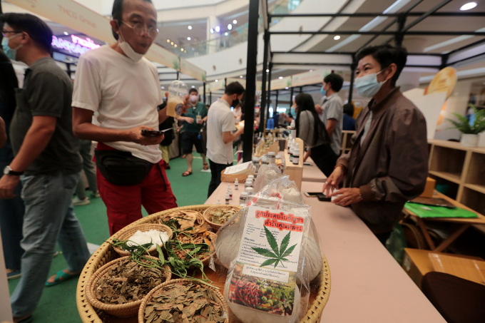 C&aacute;c sản phẩm l&agrave;m từ cần sa tại một hội chợ ở Bangkok, thủ đ&ocirc; Th&aacute;i Lan, ng&agrave;y 18/3/2021. Ảnh: AFP.