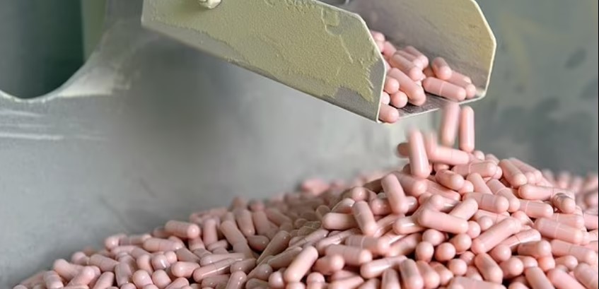 Một nghi&ecirc;n cứu cho thấy, uống vitamin tổng hợp mỗi ng&agrave;y c&oacute; thể l&agrave;m chậm sự suy giảm nhận thức của người cao tuổi khoảng 60%. 
