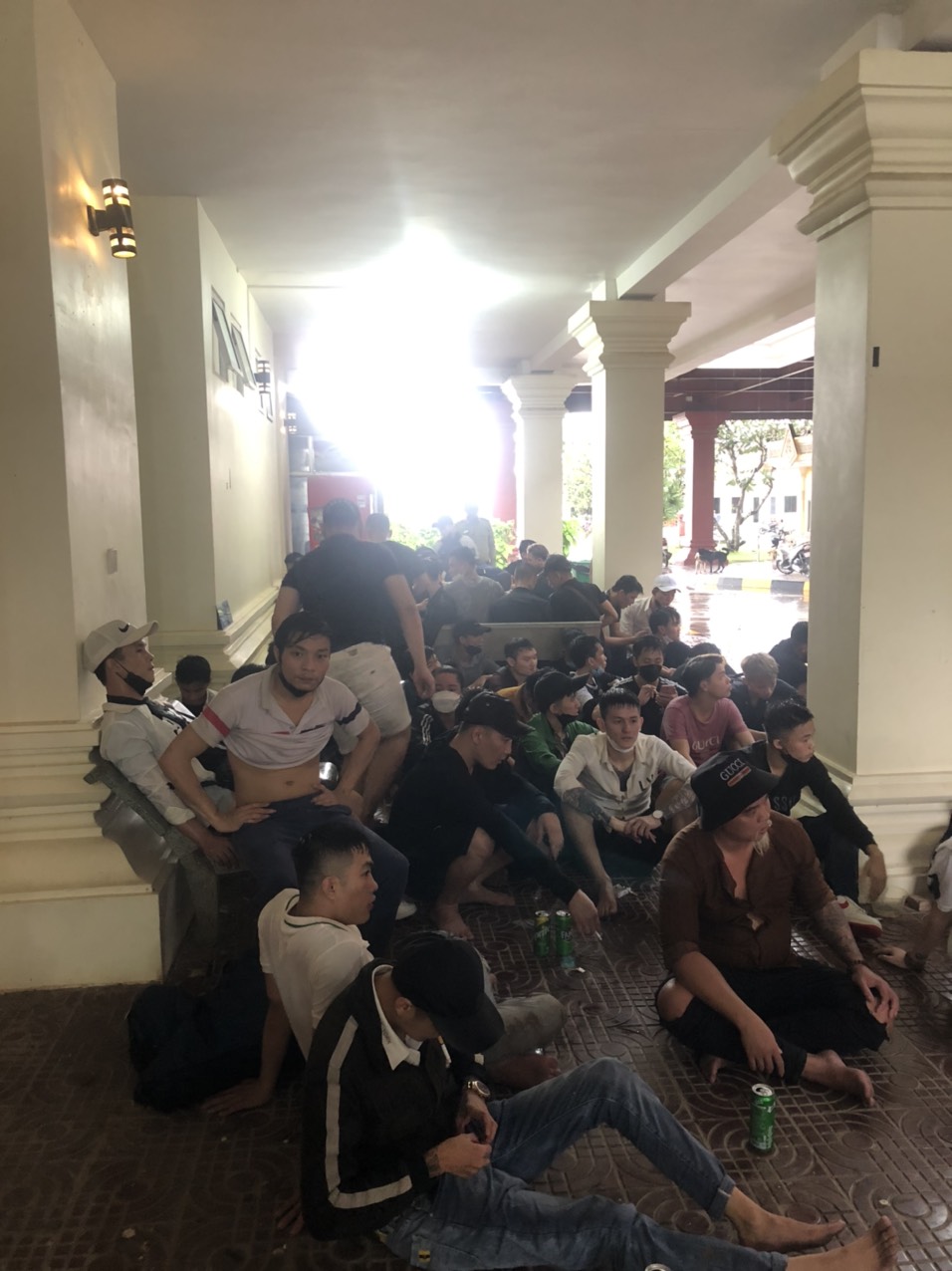 Nh&oacute;m người hiện đang được Cảnh s&aacute;t Campuchia giữ lại.