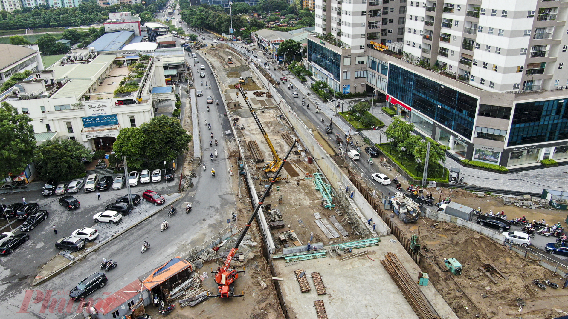 Dự &aacute;n X&acirc;y dựng hầm chui L&ecirc; Văn Lương &ndash; V&agrave;nh đai 3 được UBND TP H&agrave; Nội tổ chức khởi c&ocirc;ng v&agrave;o ng&agrave;y 2/10/2020, thi c&ocirc;ng với 3 giai đoạn. Dự &aacute;n l&agrave; 1 trong 6 dự &aacute;n giao th&ocirc;ng trọng điểm của TP H&agrave; Nội, đ&atilde; từng phải l&ugrave;i tiến độ 6 th&aacute;ng do ảnh hưởng bởi dịch Covid-19.
