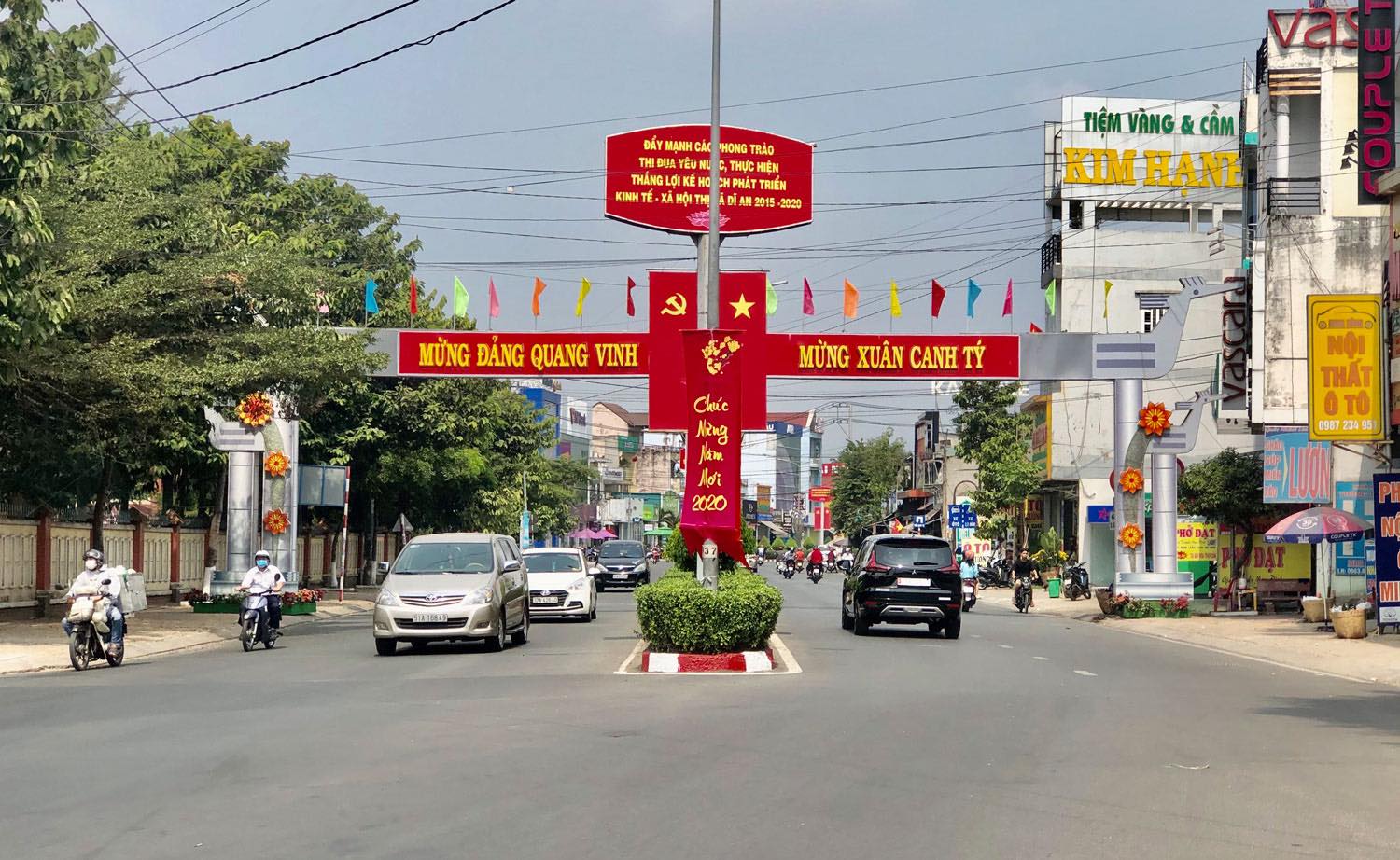 TP.Dĩ An ph&aacute;t triển, năng động nhưng c&aacute;c dự &aacute;n về nh&agrave; ở d&agrave;nh cho người thu nhập chưa c&oacute; nhiều n&ecirc;n đời sống c&ocirc;ng nh&acirc;n vẫn c&ograve;n gặp nhiều kh&oacute; khăn