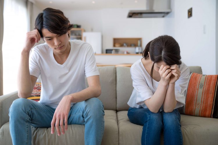 Cứ thấy chồng l&agrave; chị lại mắng anh nhu nhược (Ảnh minh họa)
