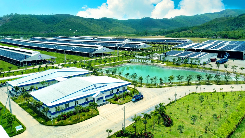 Ph&aacute;t triển bền vững đ&atilde; được Vinamilk đưa v&agrave;o chiến lược trọng yếu, thể hiện trong việc Vinamilk đ&atilde; mở rộng v&agrave; x&acirc;y dựng mới hệ thống trang trại b&ograve; sữa c&ocirc;ng nghệ cao trong suốt gần 20 năm qua