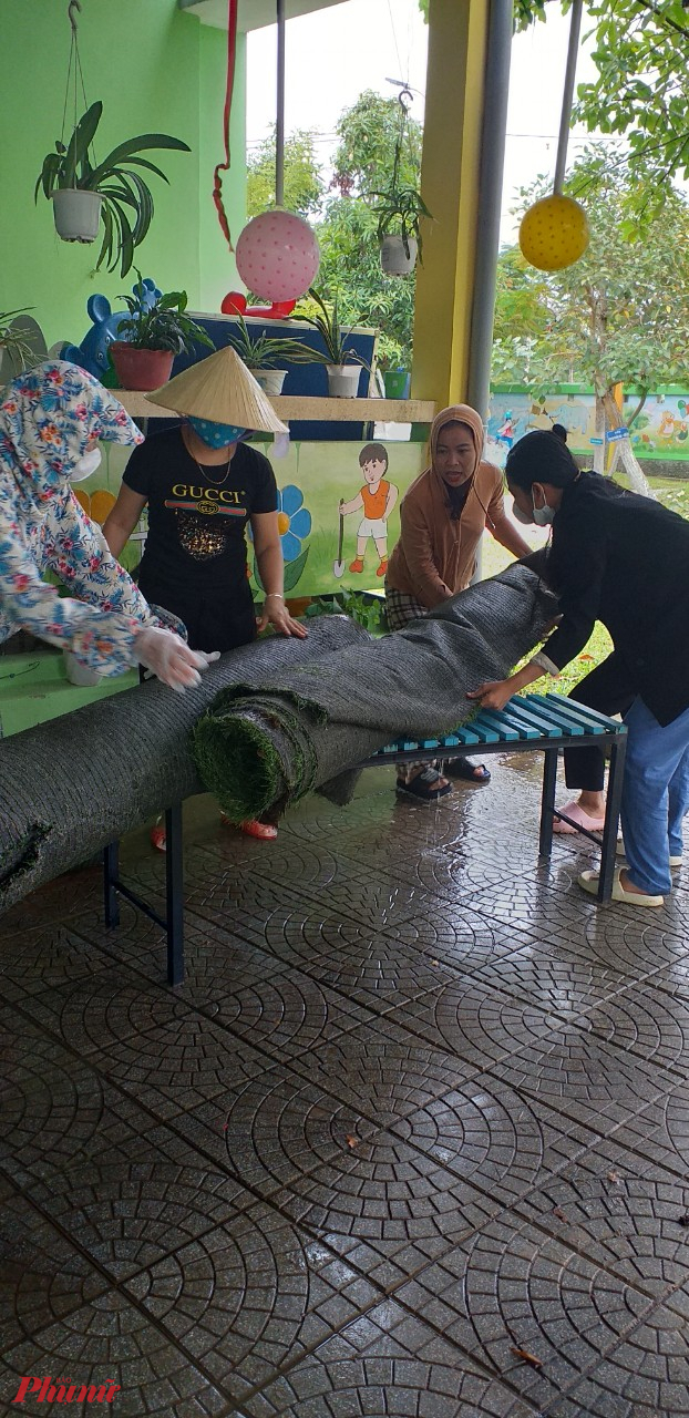 Tất cả c&aacute;c c&ocirc; chia th&agrave;nh nhiều dọn để thu dọn đồ đạt, khu vui chơi của trẻ cất giữ ở những vị tr&iacute; an to&agrave;n để tr&aacute;nh thiệt hại do b&atilde;o g&acirc;y ra