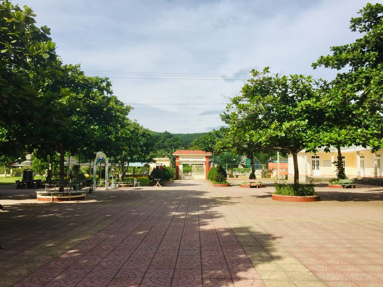 Trường tiểu học Sơn L&acirc;m, nơi xảy ra sự việc - Ảnh: Kh&aacute;nh Trung