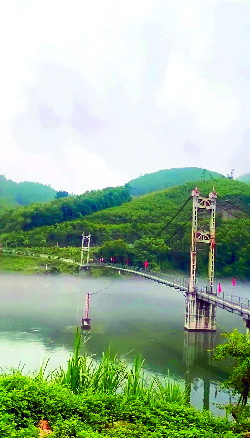 C&acirc;y cầu v&agrave;o Bản Mạ