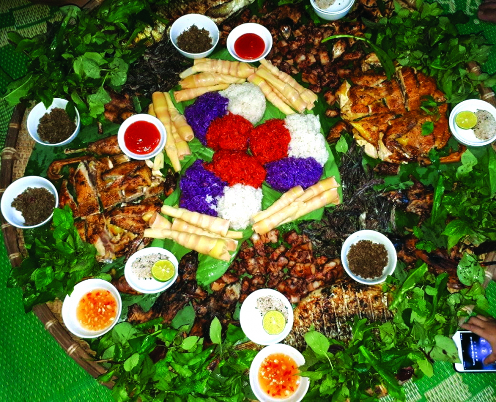 Một m&acirc;m đặc sản Thường Xu&acirc;n