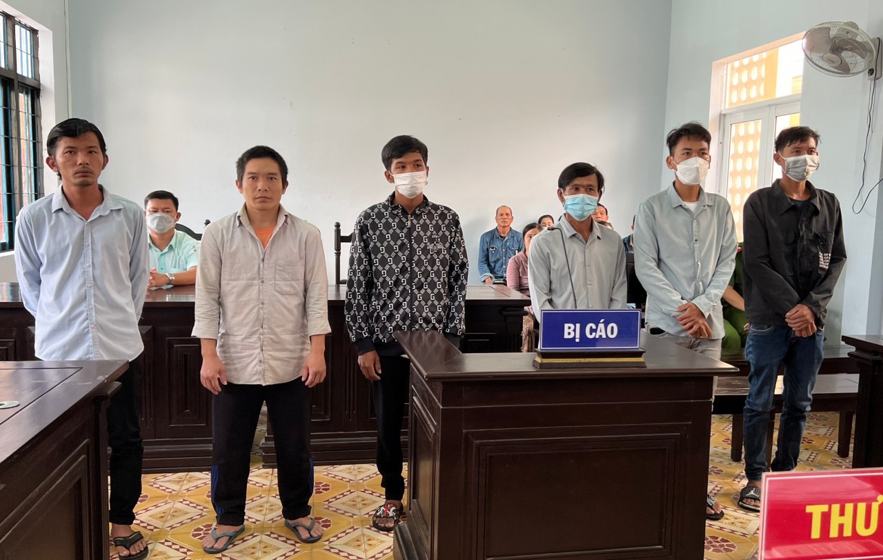 C&aacute;c bị c&aacute;o tại phi&ecirc;n t&ograve;a 
