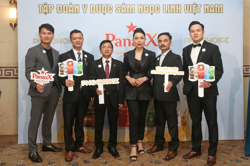 Sản phẩm nước tăng lực PanaxX từ Tập đo&agrave;n Y Dược s&acirc;m Ngọc Linh Việt Nam