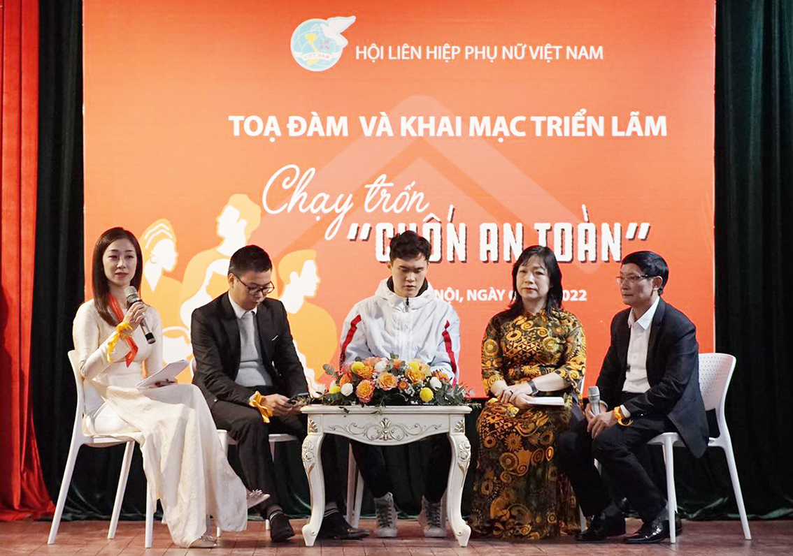 C&aacute;c diễn giả tham gia buổi tọa đ&agrave;m.