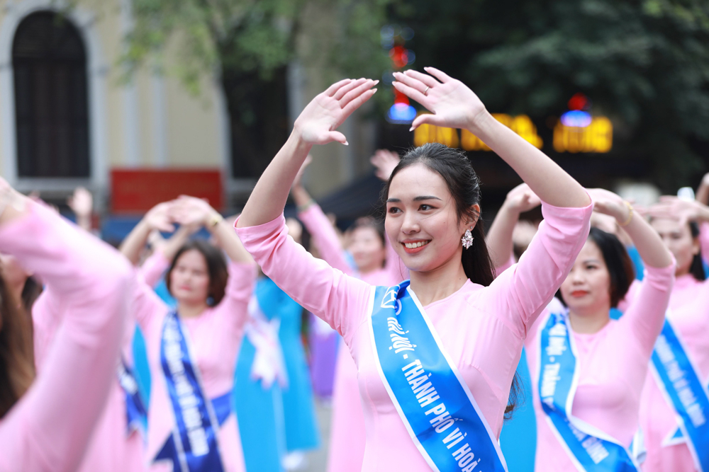 Sự kiện nhằm quảng b&aacute; h&igrave;nh ảnh du lịch H&agrave; Nội &ldquo;Điểm đến an to&agrave;n &ndash; th&acirc;n thiện &ndash; chất lượng &ndash; hấp dẫn&rdquo;.
