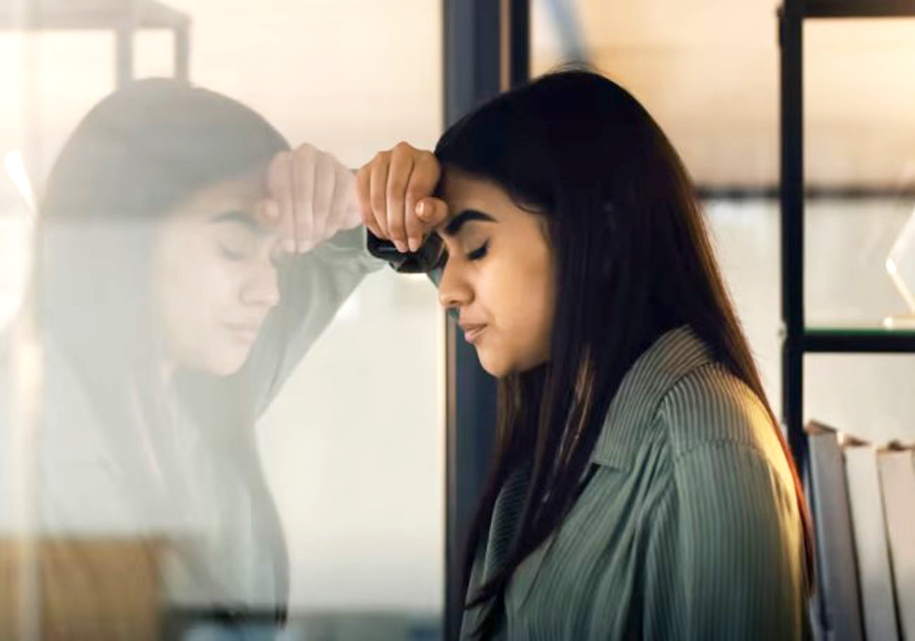 Kết quả nghi&ecirc;n cứu cho thấy phụ nữ chịu nhiều &aacute;p lực lớn trong c&ocirc;ng việc v&agrave; cuộc sống, dễ bị kiệt sức hơn nam giới - ẢNH: ISTOCK