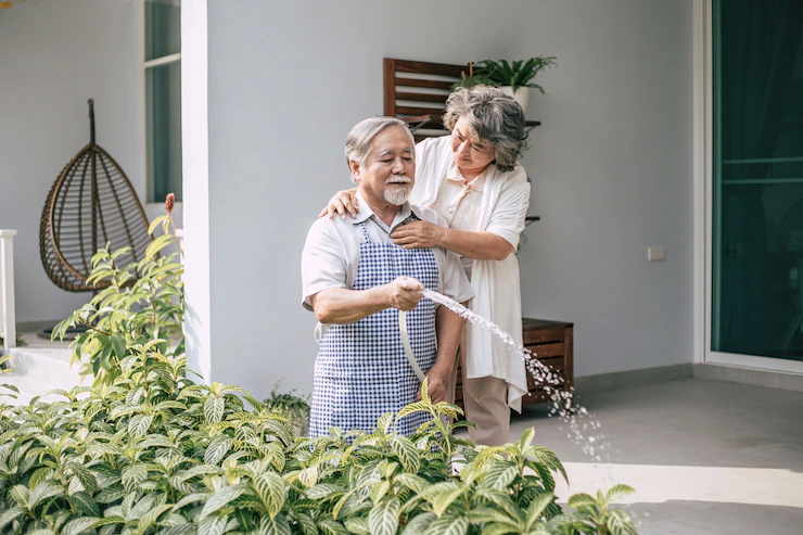 Nắng len qua gi&agrave;n c&acirc;y hắt từng đốm nhỏ li ti xuống t&oacute;c 2 người luống tuổi - Ảnh mang t&iacute;nh minh họa - Jcomp
