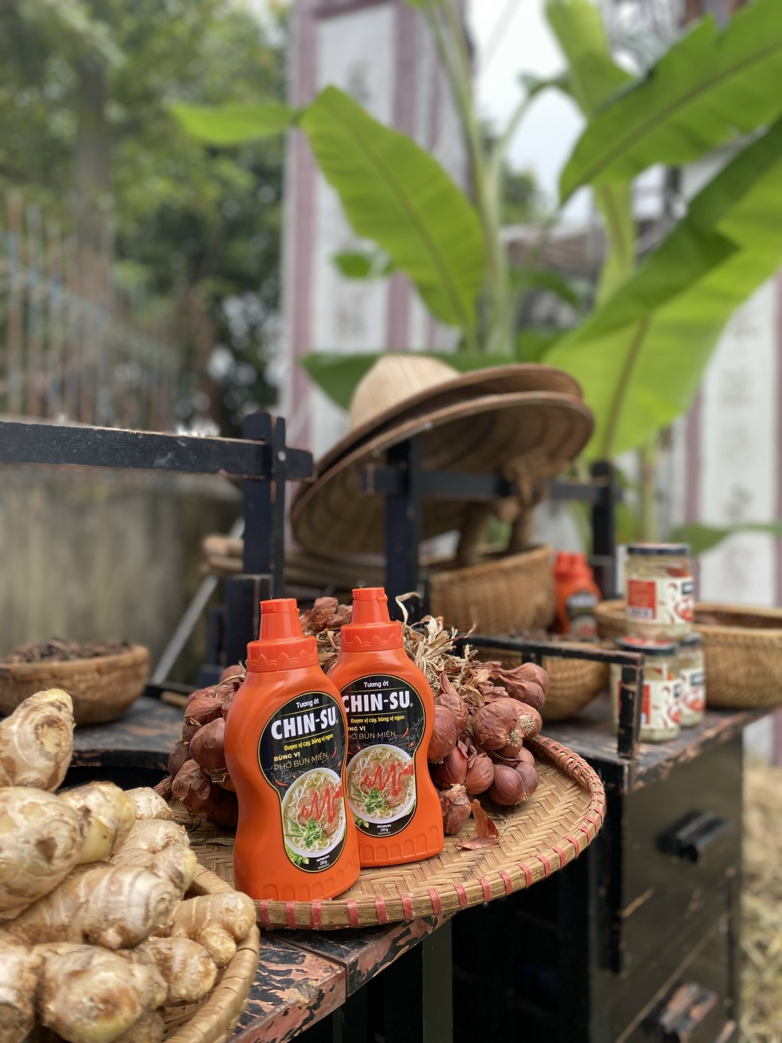 Tương ớt phở CHIN-SU l&agrave; sản phẩm được l&agrave;m từ ớt tươi xay nhuyễn v&agrave; c&aacute;c nghệ nhận kỳ c&ocirc;ng ủ l&ecirc;n men theo kiểu truyền thống