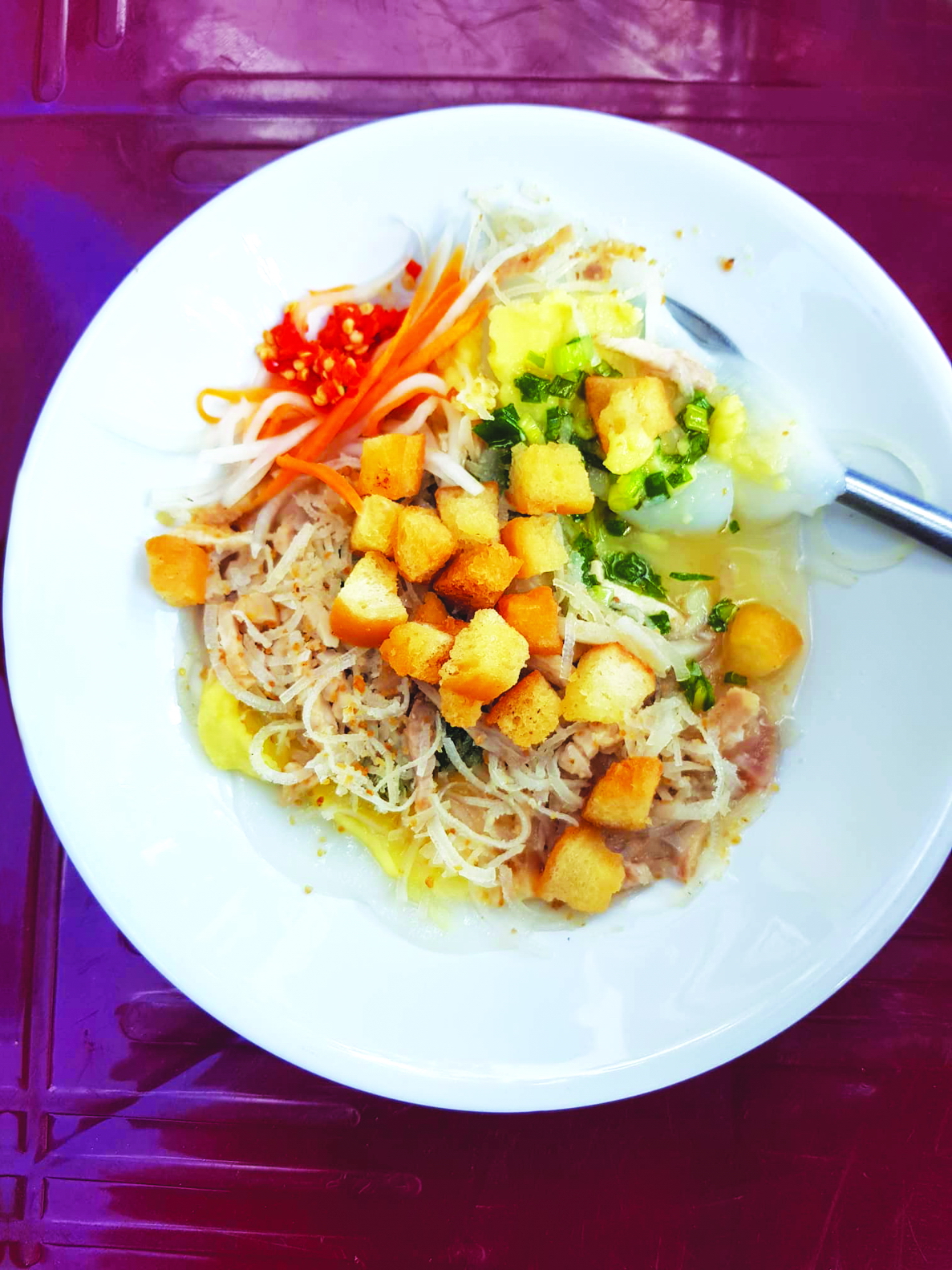 Dĩa b&aacute;nh b&egrave;o b&igrave; nh&igrave;n rất bắt mắt