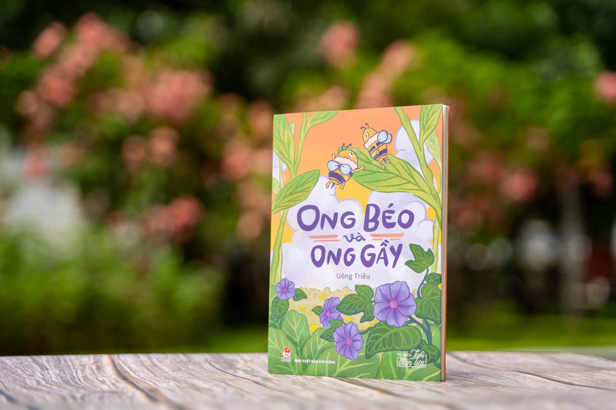 Truyện đồng thoại Ong B&eacute;o v&agrave; Ong Gầy của nh&agrave; văn U&ocirc;ng Triều. Ảnh: NXB Kim Đồng. 